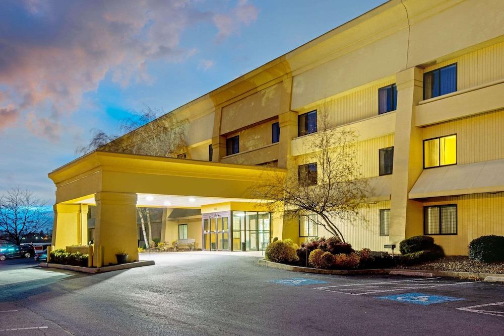 La Quinta By Wyndham Harrisburg Airport Hershey Exterior foto